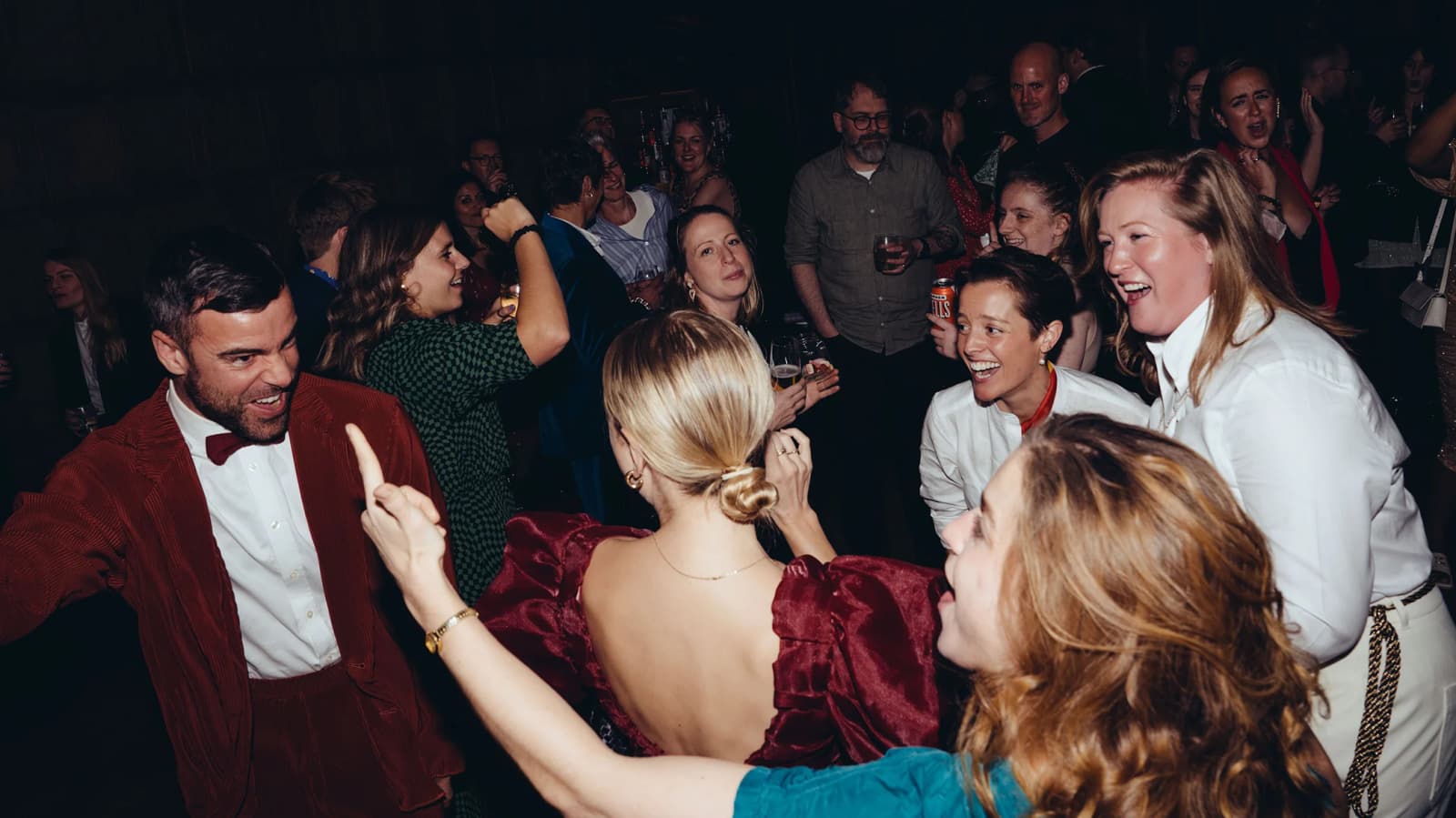 Bride dance with guest on the dancefloor