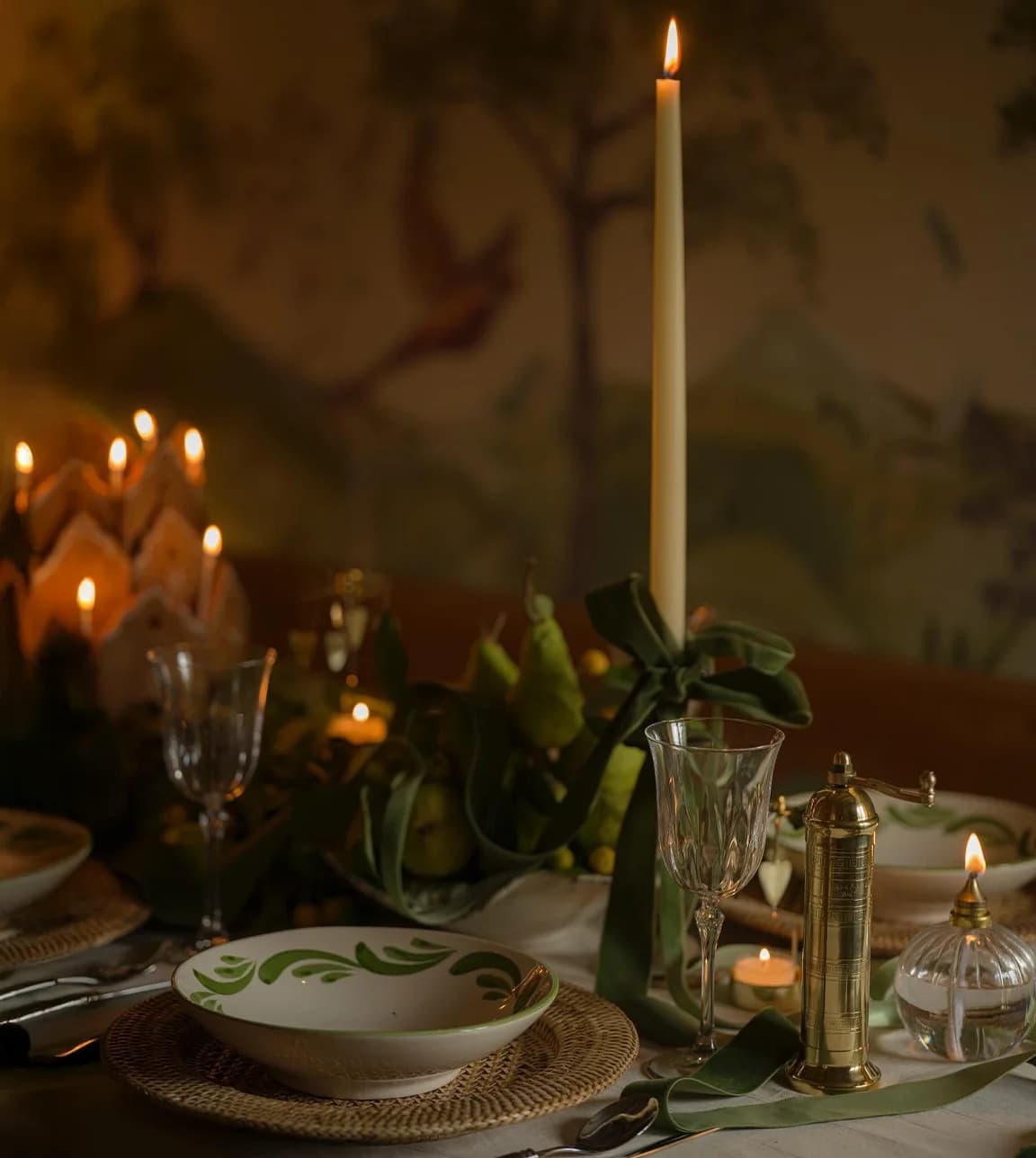 Christmas table setting features gentle candlelight and elegant table décor