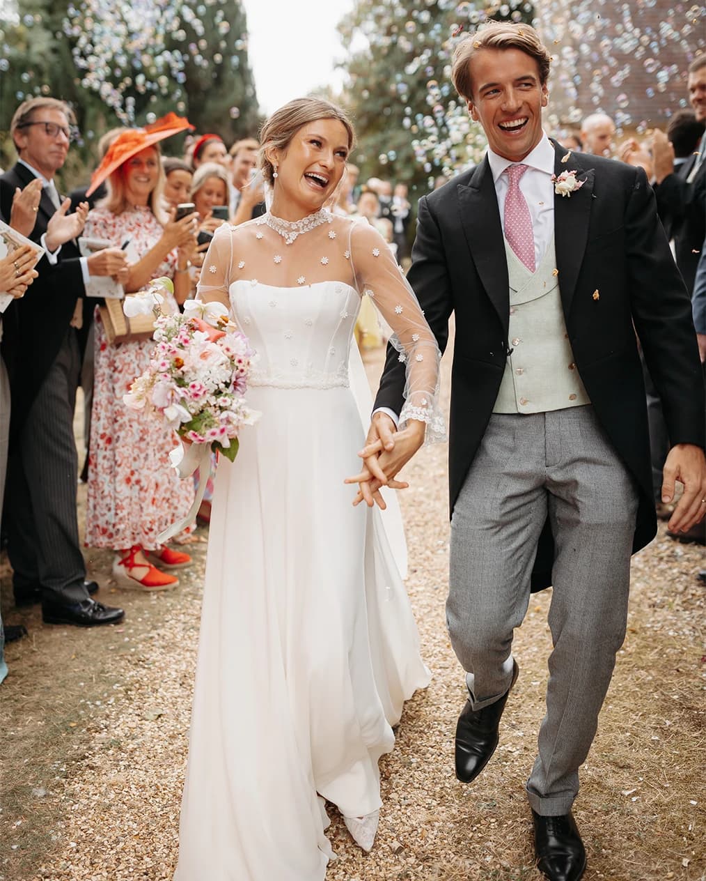 unique-wedding-ceremony-ideas-bubbles-and-confetti-exit
