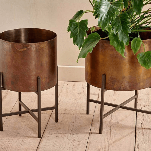 Image showing the Juoni Iron Planter product.