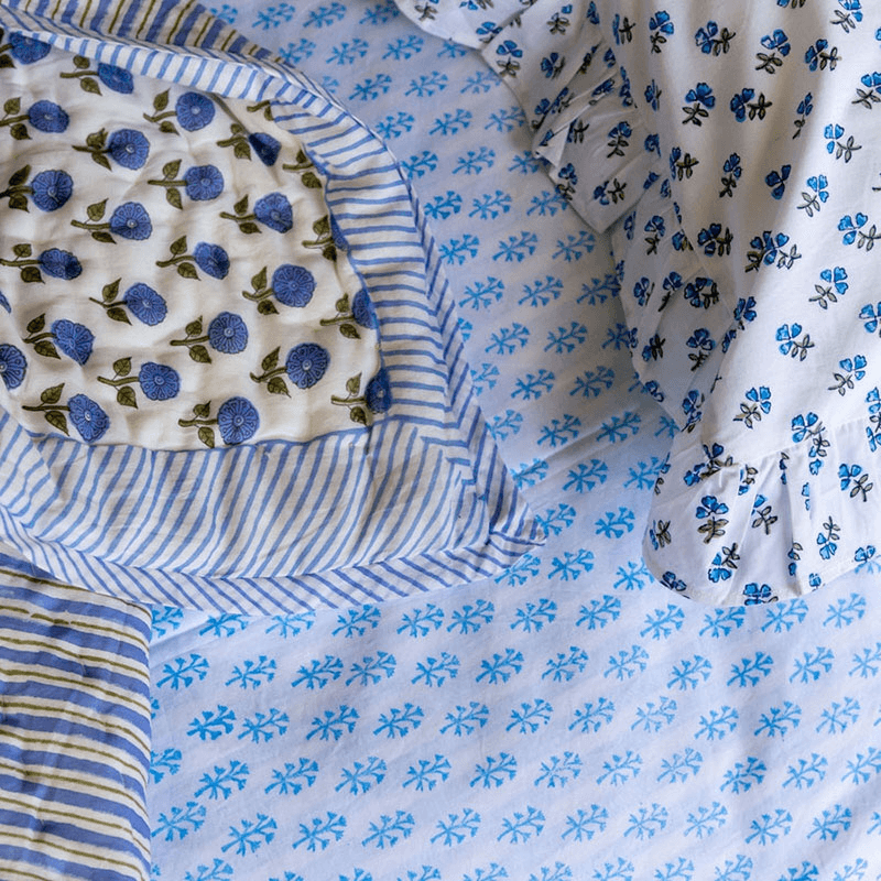 Daisy Double Quilt, Blue