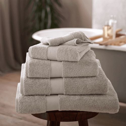 Image showing the Luxury Egyptian Cotton Hand Towel product.