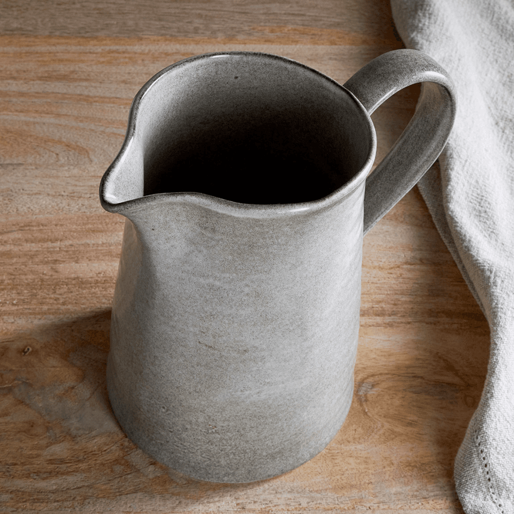 Valinha Jug, Grey
