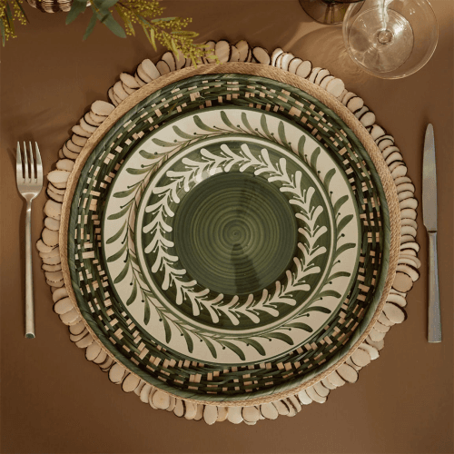 Image showing the Liliana Charger Plate product.