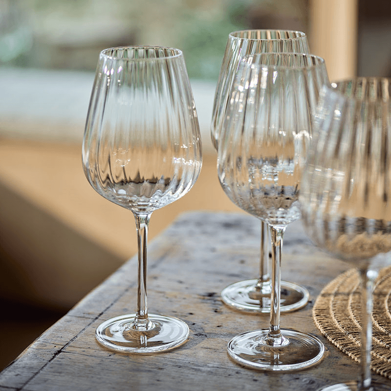 Ribbed Set of 4 White Wine Glasses, Clear