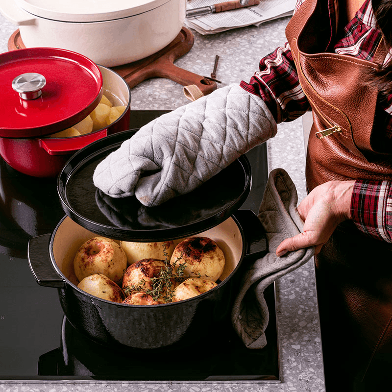 Cast Iron Oval Non-stick Casserole Dish with Lid