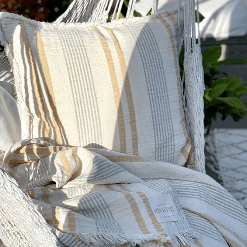 Image showing the Iris Throw product.